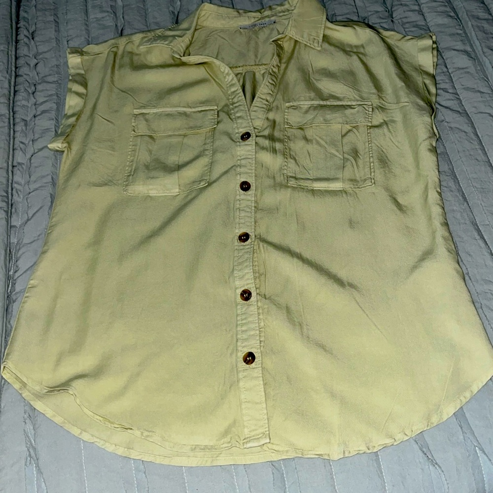 NWOT WOMENS BUTTON UP CASUAL TOP SIZE SMALL